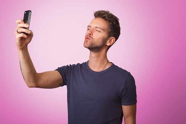 How to text a guy flirty